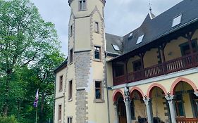 Burg Aue- Ferienwohnungen Erzglück - Familien - im Grünen - zentral
